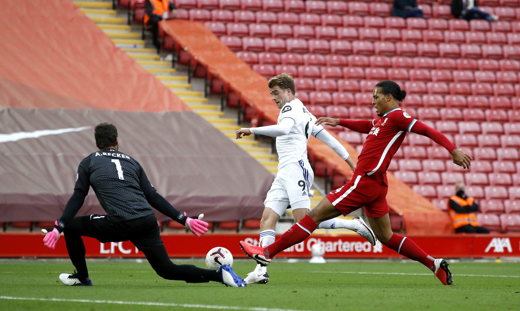 的排名更靠 的排名更靠